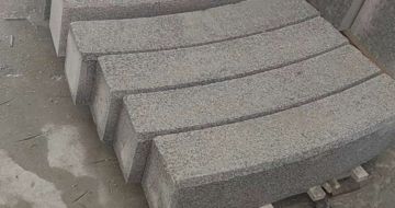 襄阳芝麻白弧形路牙石