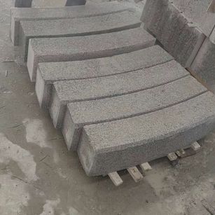 襄阳芝麻白弧形路牙石