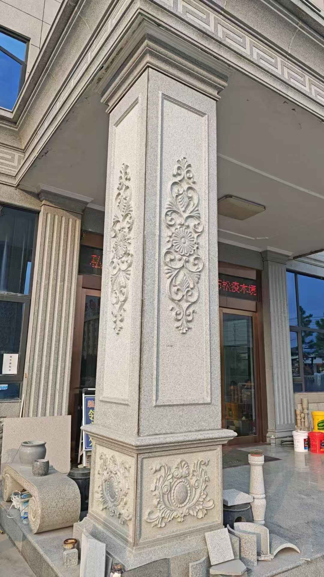 襄阳芝麻白别墅雕刻柱子  黄金麻