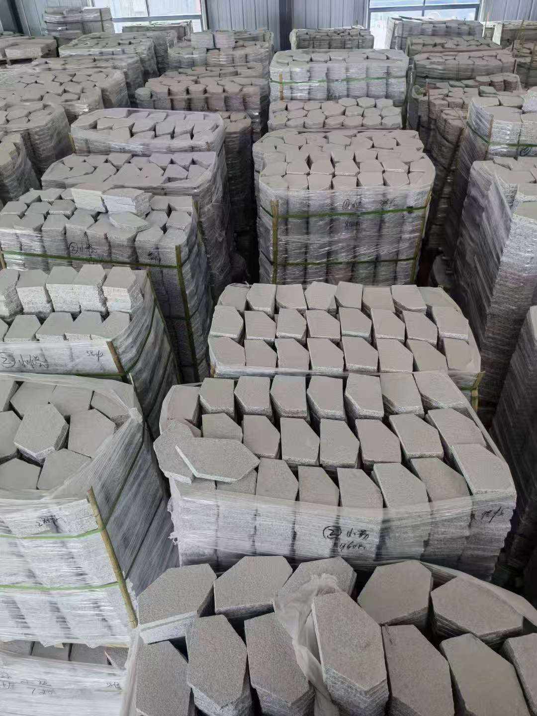 襄阳芝麻白石材冰裂纹，碎拼。