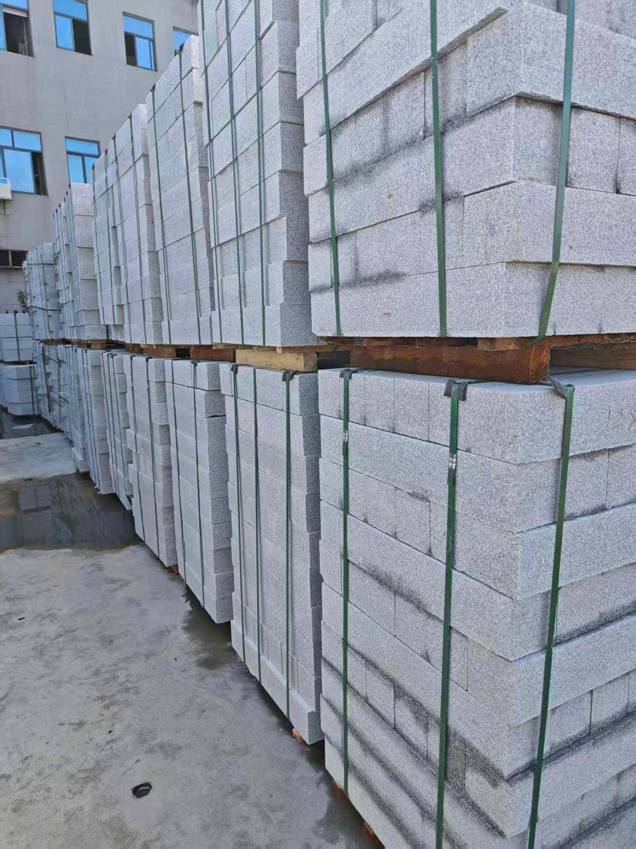 襄阳芝麻白路牙石，路侧石