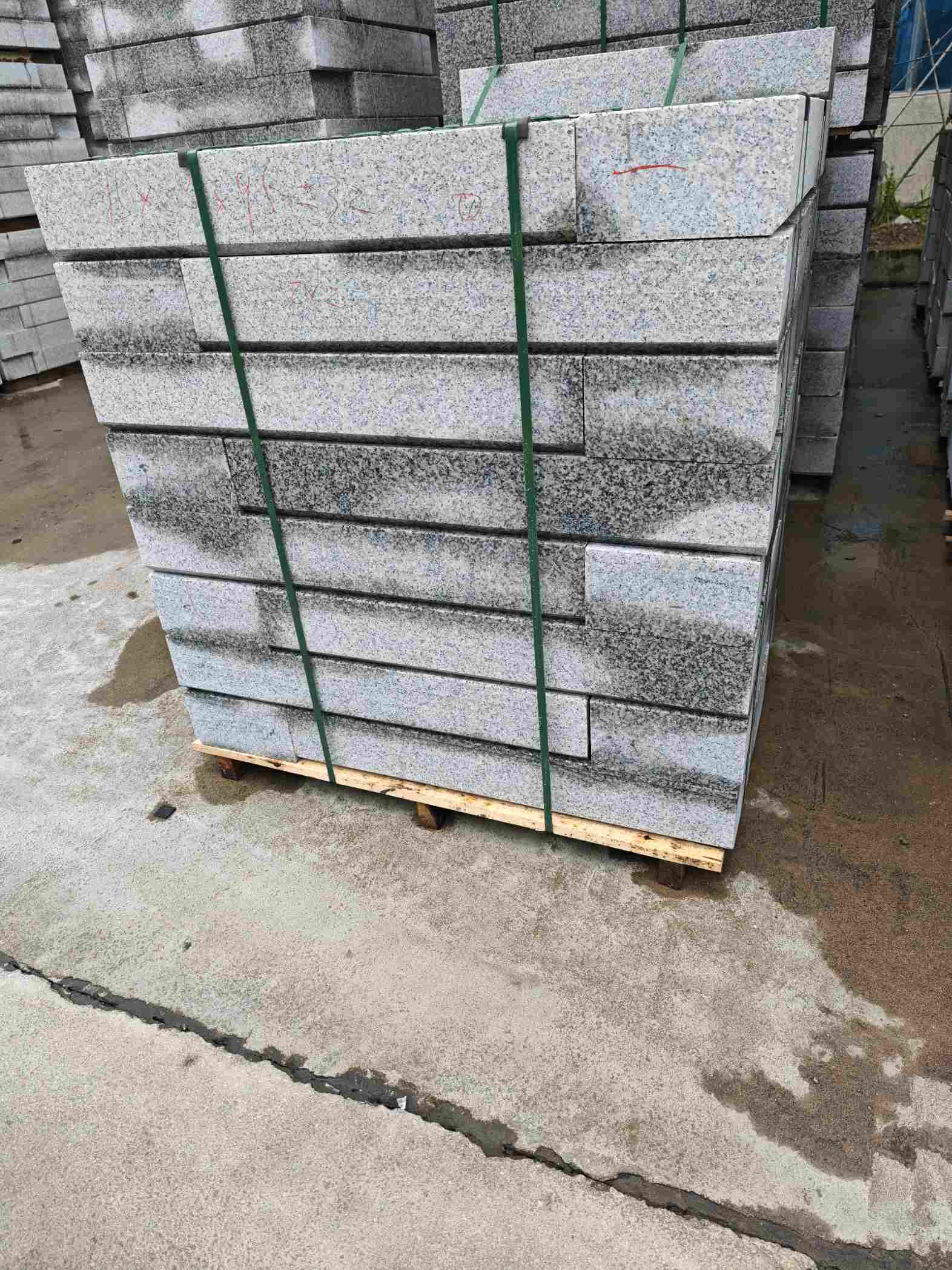 襄阳芙蓉白路牙石，马路牙子