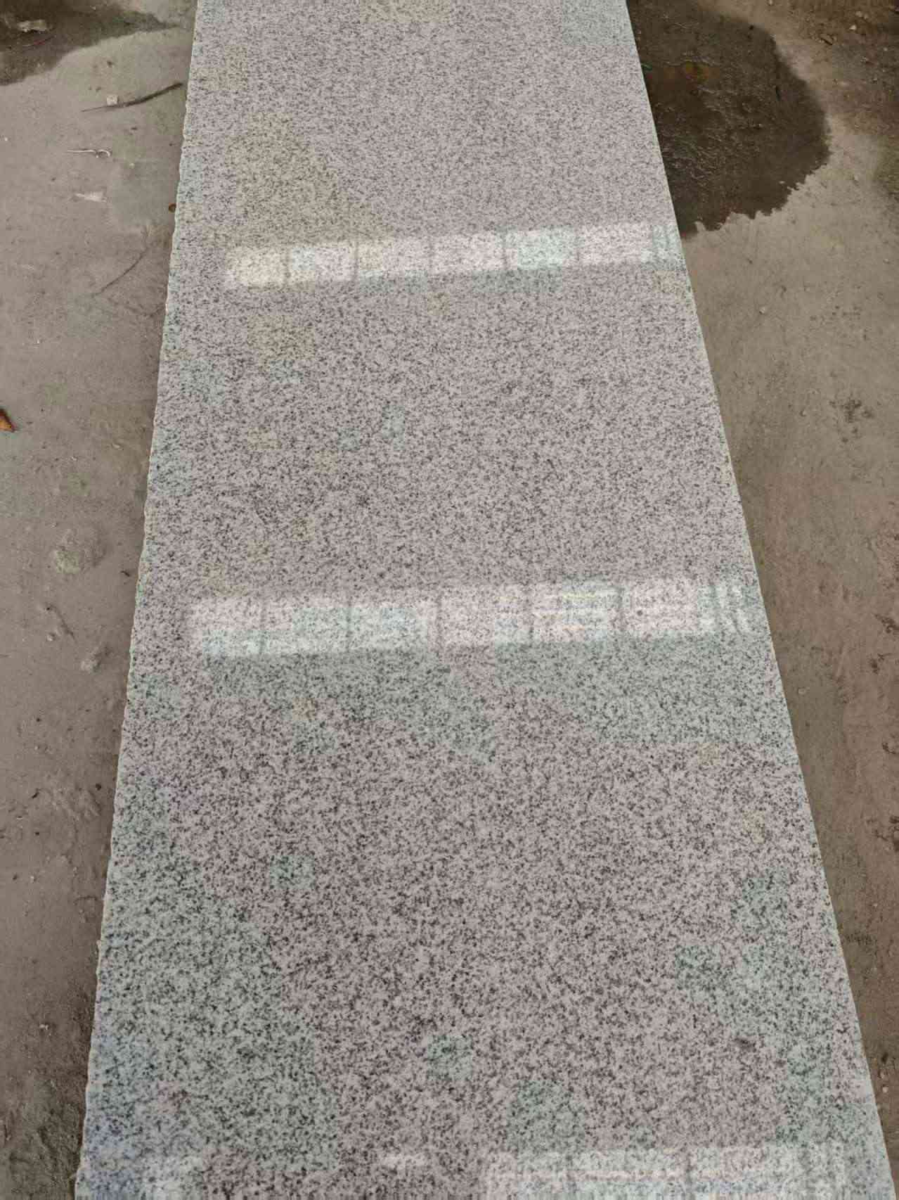 襄阳芝麻白光面毛板